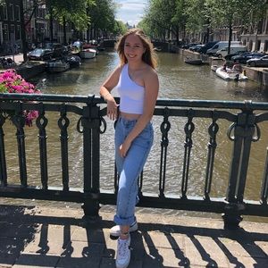 Meet your Posher, Danielle